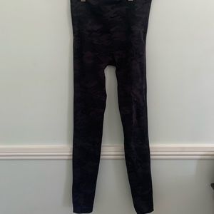 Spanx Look At Me Now Seamless Leggings